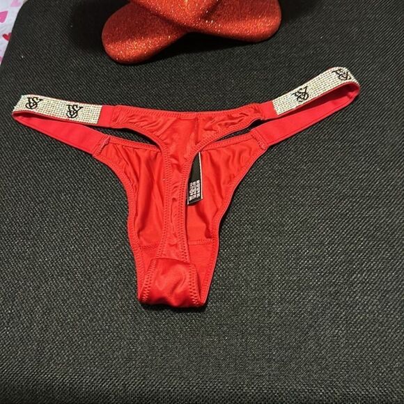 Victoria Secret Bundle one red thong and one black Brazilian panty - Picture 6 of 8